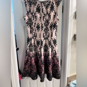 Gorgeous dusted pink and black dress! Perfect for Christmas party or even summer